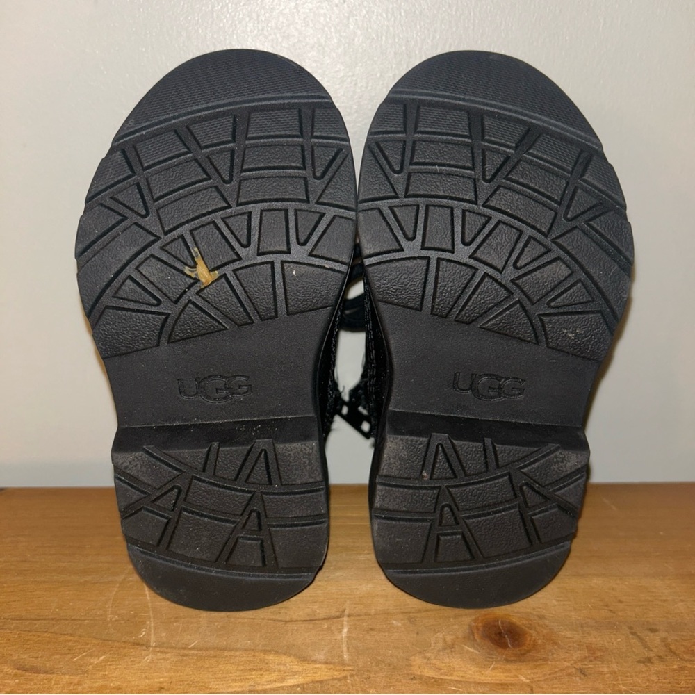 UGG Kids Robley Black Sparkle Boots Size 7C - Picture 8 of 9